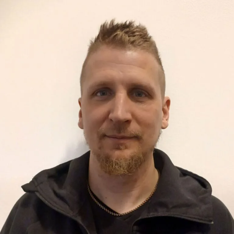 Christer Hedberg, takläggare i Falun och kontaktperson på Christers Tak
